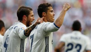 Cristiano Ronaldo celebra su gol 400 con el Madrid