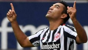 Marco Fabián celebrando un gol con el Eintracht de Frankfurt