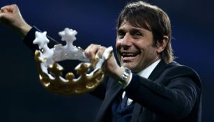 Antonio Conte celebra el título con Chelsea