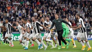 Jugadores de la Vecchia Signora celebran el título de Serie A