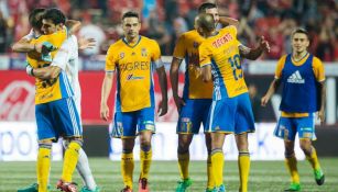 Jugadores de Tigres festejan su paso a la Final del Clausura 2017