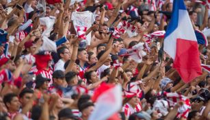 Afición de Chivas alienta a su equipo en Cuartos de Final