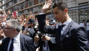 Cristiano Ronaldo arriba a la sede de los festejos del Real Madrid