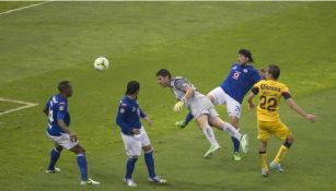 Moisés remata y anota gol contra Cruz Azul