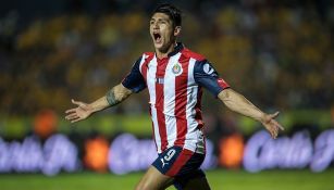 Alan Pulido celebra gol contra Tigres en la Final contra Tigres