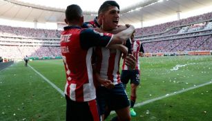 Pulido celebra un gol junto a sus compañeros