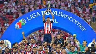 Jugadores de Chivas festejan su título del Clausura 2017