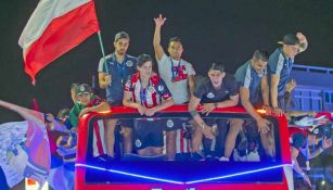 Jugadores de Chivas celebran el título en La Minerva