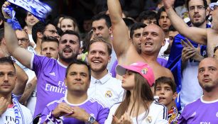 Afición merengue, emocionada en las gradas del Bernabéu 