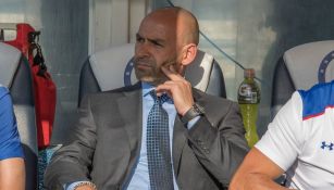 Paco Jémez observa pensativo un partido de La Máquina