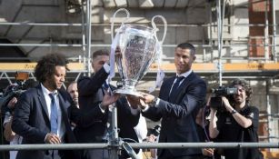 Marcelo, Ramos y CR7 ofrecen la Orejona a los aficionados del Real Madrid