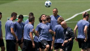 Pepe domina un balón en un entrenamiento del Real Madrid