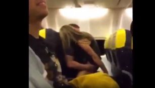 La pareja teniendo sexo en el vuelo de Ryanair