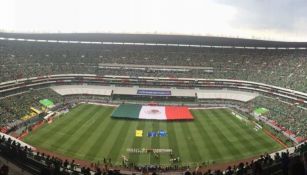 El estadio Azteca durante la ceremonia de los himnos en el México vs. Estados Unidos