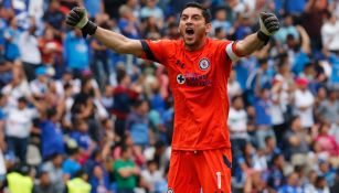 Jesús Corona celebra una victoria de Cruz Azul en el C2017