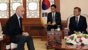 Infantino, durante la reunión con Moon Jae-in en Corea