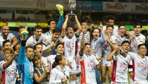 Jugadores celebran el campeonato del Ascenso MX