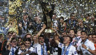 Los Tuzos levantan el trofeo de la Concachampions