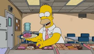 Homero Simpson a punto de comer donas