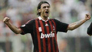 Maldini celebra un triunfo con el AC Milan