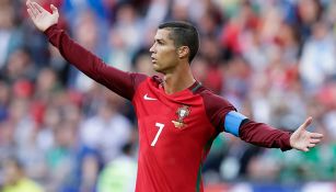 CR7 reclama una jugada al silbante en Confederaciones 