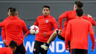 Gonzalo Jara, en un entrenamiento de Chile