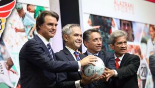 Berthold, Mancera, Negrete y Palacios posan en una foto