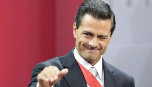Peña Nieto guiña el ojo durante un evento