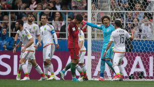 Jugadores de México en el duelo contra Portugal