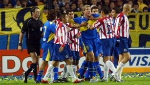 Jugadores de Boca Juniors y Chivas se pelean en la Libertadores de 2005
