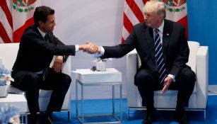Donald Trump y Peña Nieto se dan la mano en el G20