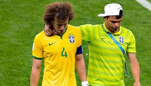 David Luiz (izq) llora tras la goleada contra Alemania