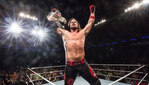 AJ Styles festeja con el título de los Estados Unidos