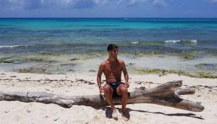 Asensio posa en la playa mexicana