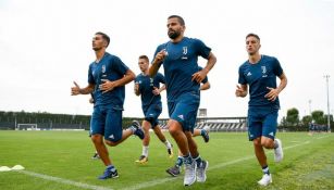 Jugadores de la Juventus calientan en pretemporada