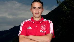 Abdelhak Nouri posa con la indumentaria del Ajax