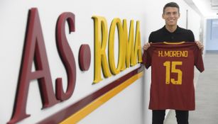 Moreno posa con la camiseta de la Roma