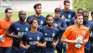 Jugadores del Porto entrenan en el Estadio Chivas