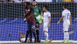 Altidore reclama a Romero tras agarrarlo