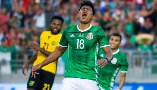 Jesús Gallardo se lamenta en el partido contra Jamaica