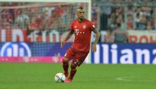 Vidal  controla el balón en un juego con el Bayern Munich