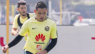 Pablo Aguilar en un entrenamiento del América