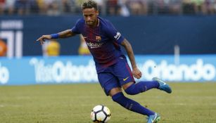 Neymar controla un balón en un partido del Barça