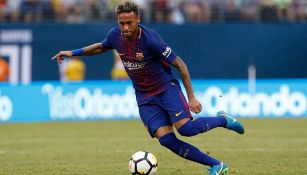 Neymar dribla en juego del Barcelona 
