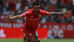 Enrique Triverio festeja una anotación con Toluca