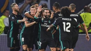Jugadores del Real Madrid festejan un gol contra los Red Devils