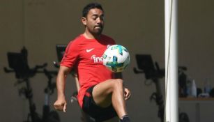 Marco Fabián domina el balón en un entrenamiento con el Eintracht 