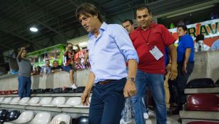 Matías Almeyda se dirige a la sala de prensa