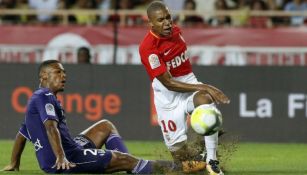 Kelvin Amian Adou se barre contra Mbappé para cortar su jugada 