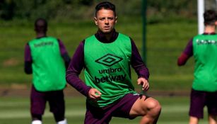 Chicharito, durante un entrenamiento con West Ham